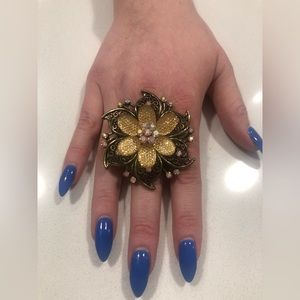 Gold flower ring